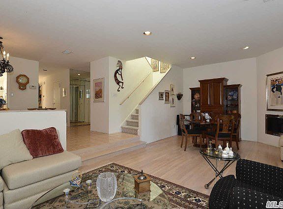 4th image of 93 Northgate Cir