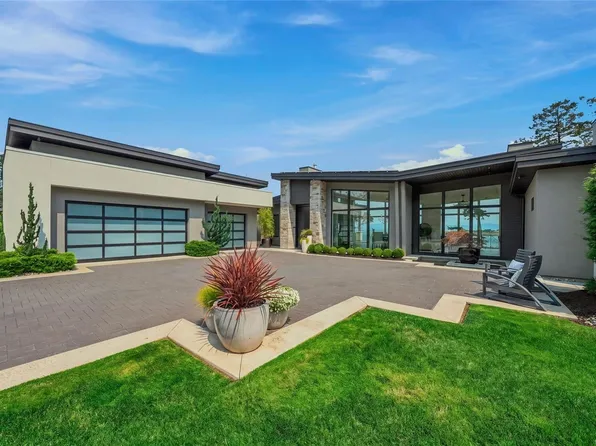 1730 Oak Leaf Dr, Nanaimo, BC V9P 9J4
