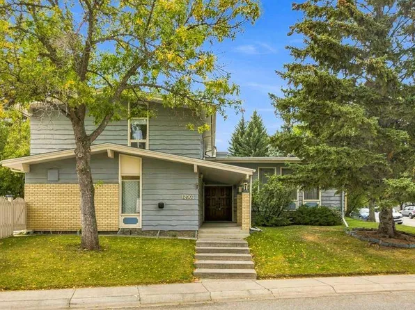 12003 NW Cannes Rd SW, Calgary, AB T2W 1N1