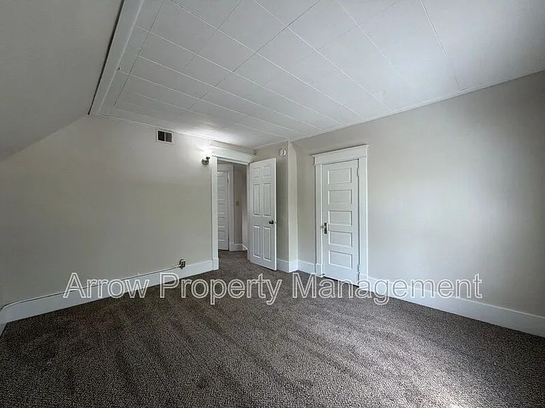 2516 Dudley St — Photo 10
