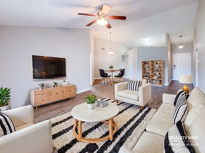 1721 Brandon Trace Ave — Photo 3