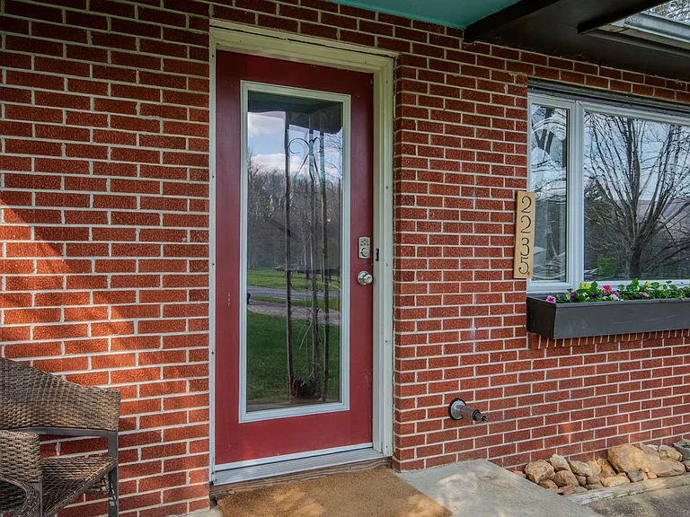 2235 White Oak Rd — Photo 2