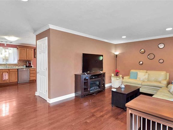 5th image of 657 Suntide Dr