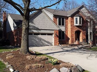 2824 River Trail Dr, Rochester Hills, MI 48309
