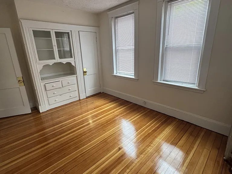15 Barrows St #3 — Photo 1