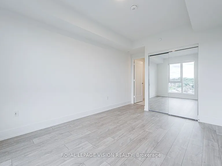 858 Dupont St #819 — Photo 16