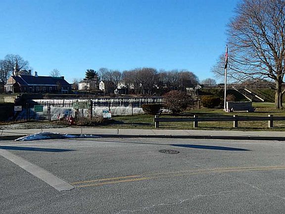 4th image of 133-135 East Ave