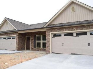 6916 Village Lake Cir, Chattanooga, TN 37412