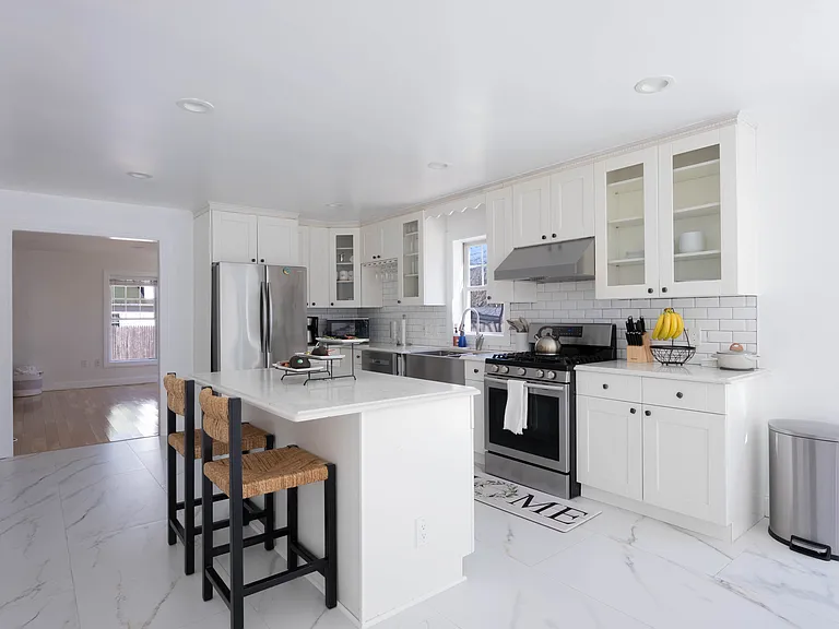 16 Hollyoak Ave — Photo 10