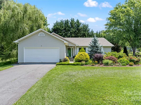 4 Orchard Pl, Weaverville, NC 28787