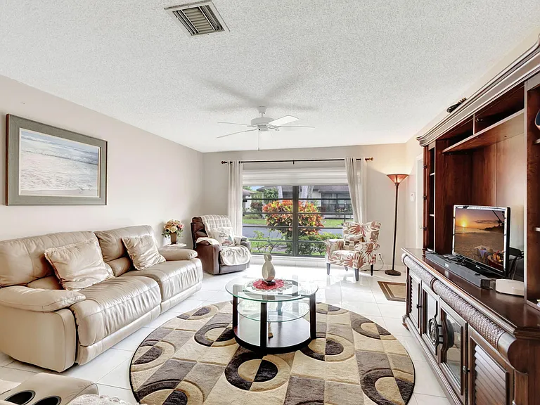 4660 Greentree Pl #105-B — Photo 4
