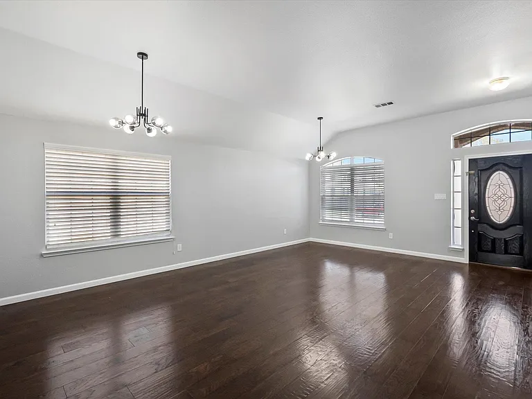 2204 Windcastle Dr — Photo 12