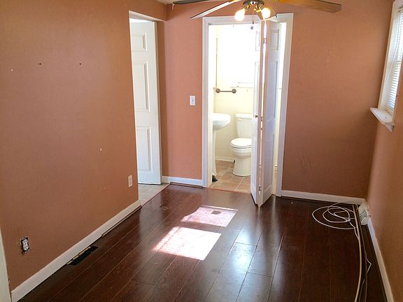 6x10 room with bathroom