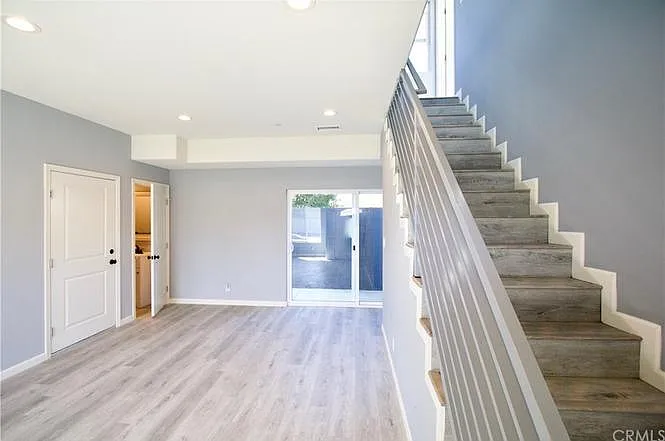 3 bed, 1286 sqft, $4,350 — Photo 3