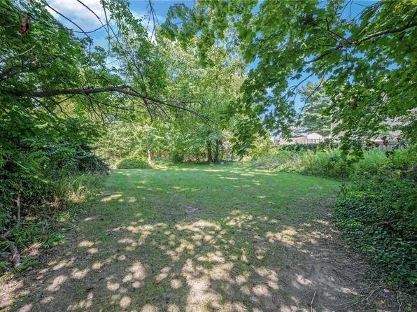 Bayview Avenue, Merrick, NY 11566