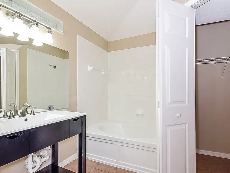 6708 Summer Haven Dr — Photo 12