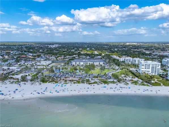 1400 Gulf Shore Blvd N APT 305, Naples, FL 34102