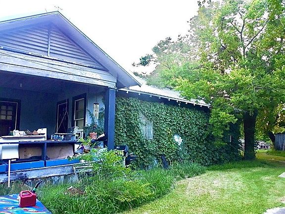 3rd image of 909 W College Ave