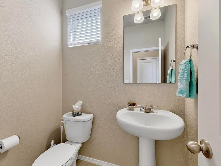 4345 Skyline Loop NE — Photo 6