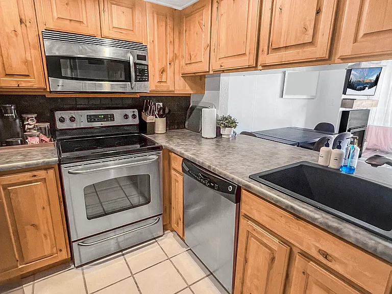 2000 Prospector Ave #409 — Photo 11