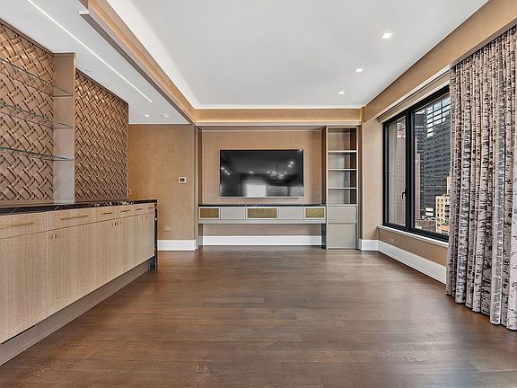 3rd image of 301 E 50th St APT 12B