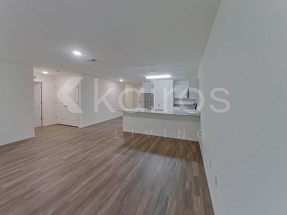4th image of 466 Norwood Ave S