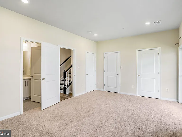 385 Ensemble Way — Photo 32