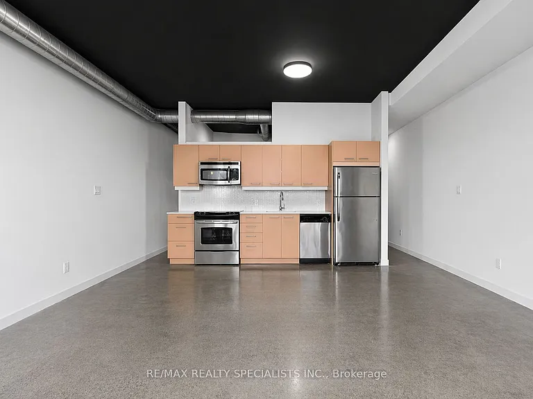 569 King St E #301 — Photo 4