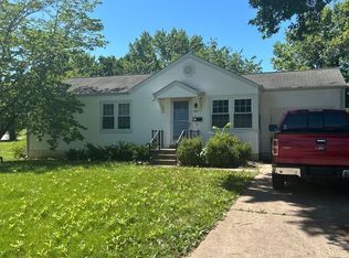 1200 Nectar Dr, Saint Louis, MO 63137