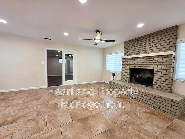 640 Claydelle Ave — Photo 9