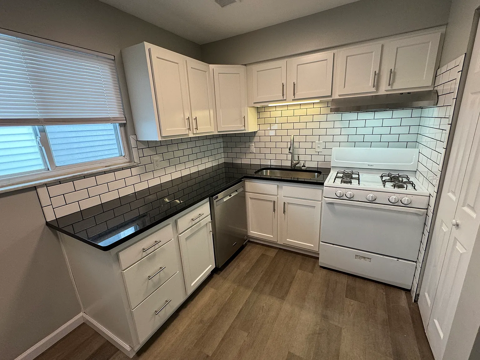 1470 Indianola Ave — Photo 1