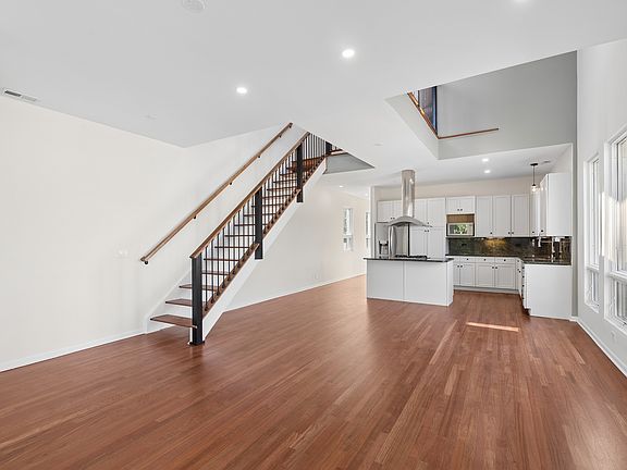 5th image of 908 N Paulina St #3