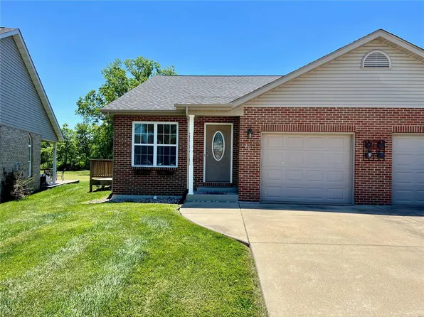 99 Regency Pl, Millstadt, IL 62260
