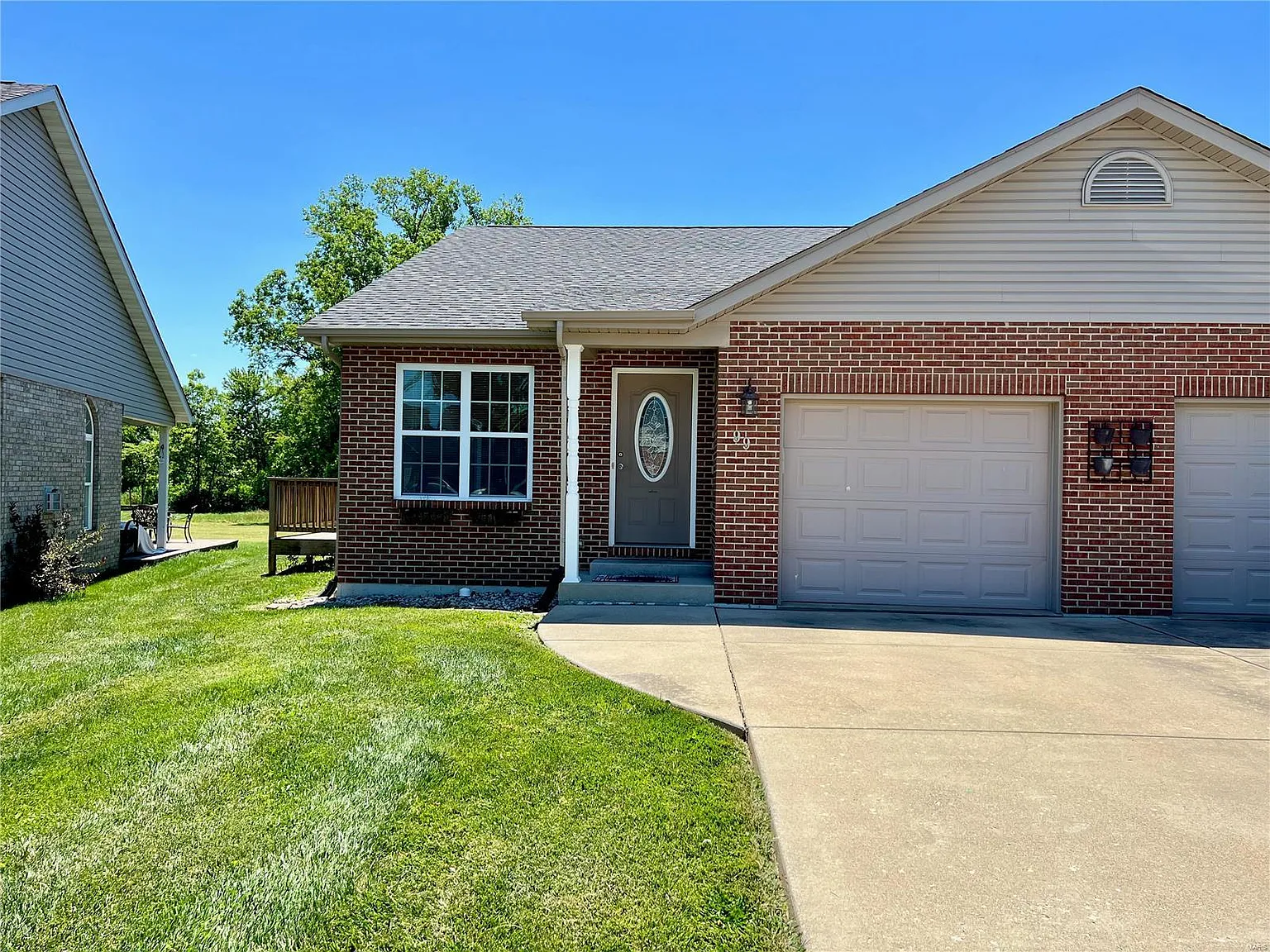 99 Regency Pl photo 1