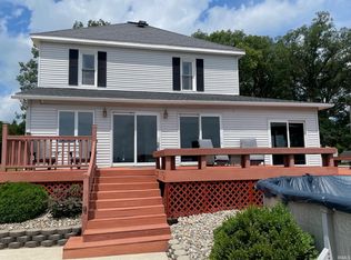 9071 N Shore Dr, Bremen, IN 46506