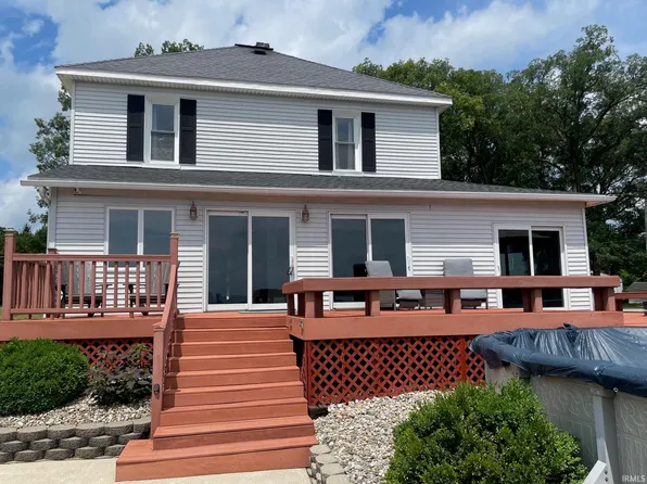 9071 N Shore Dr, Bremen, IN 46506