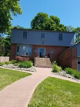 904 E State St — Photo 1
