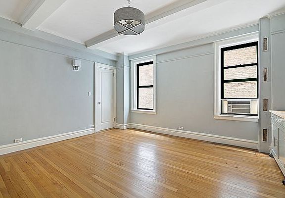 3rd image of 17 W 64th St APT 3D