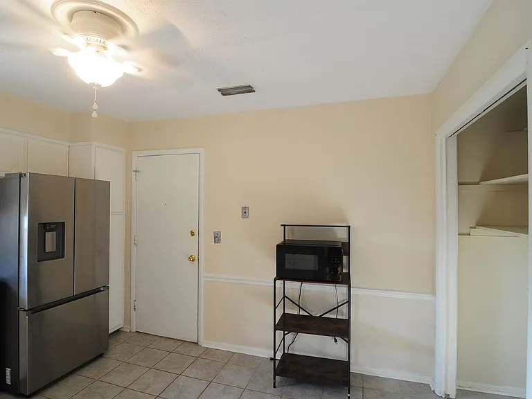 8205 Willowbrook Cir SE #C — Photo 12