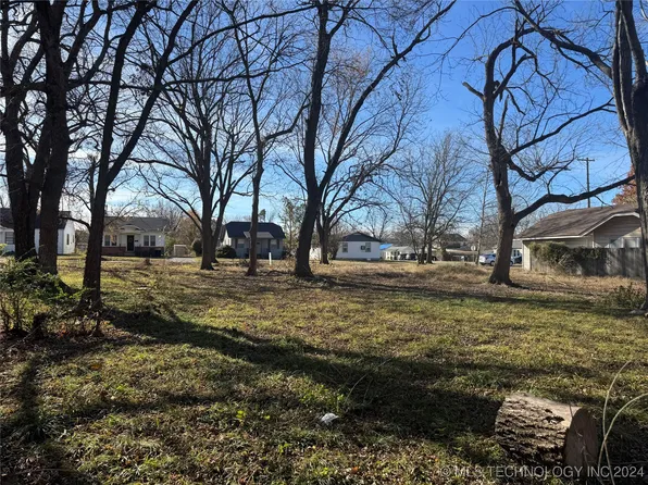 1104 E Beverly St, Ada, OK 74820