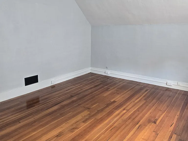 32 Brook St — Photo 6