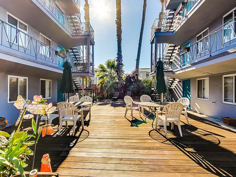 Palmcrest — Photo 8