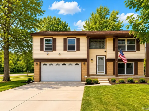 201 Charterhouse Dr, Canton, MI 48188