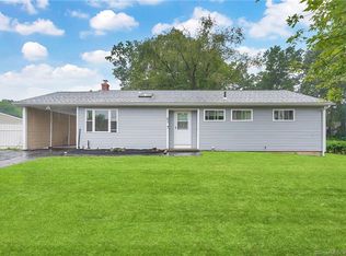 41 Greenfield Dr, Windsor Locks, CT 06096