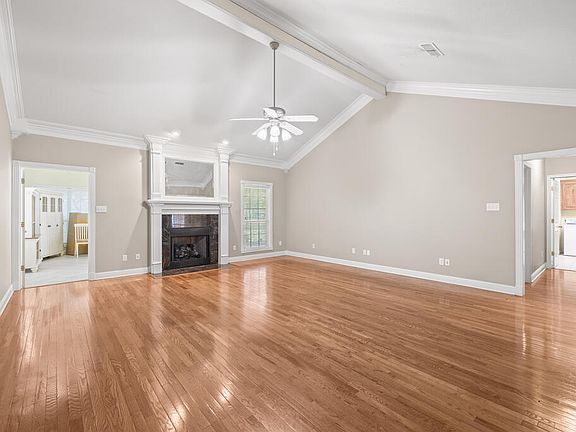 2nd image of 301 San Jacinto St