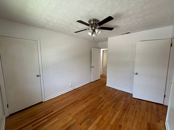 5th image of 3144 Belden Cir