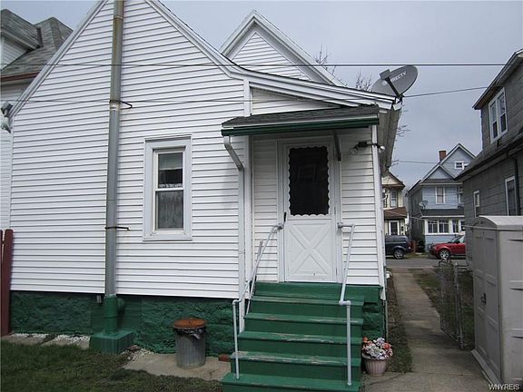 2nd image of 121 Ludington St