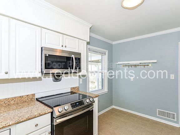 2nd image of 4930 N Illinois St