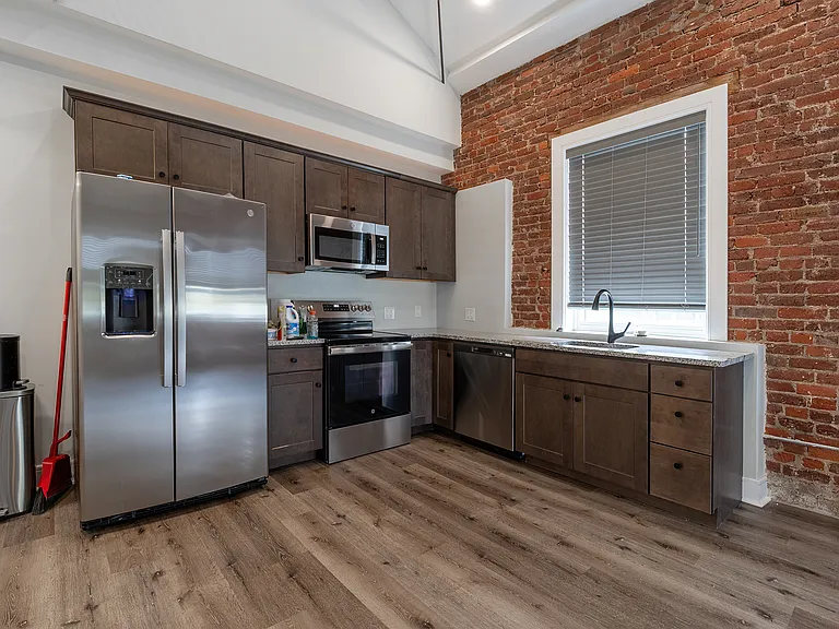 13 Kennedy St #206 — Photo 11