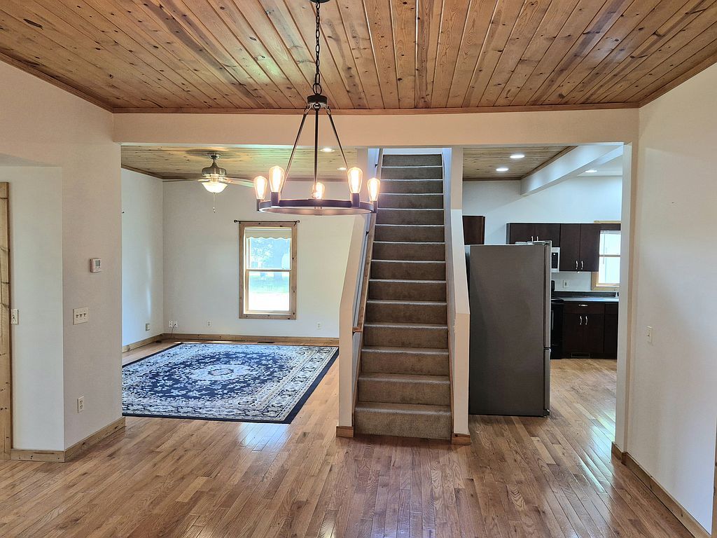 500 S Centre St - Property Image